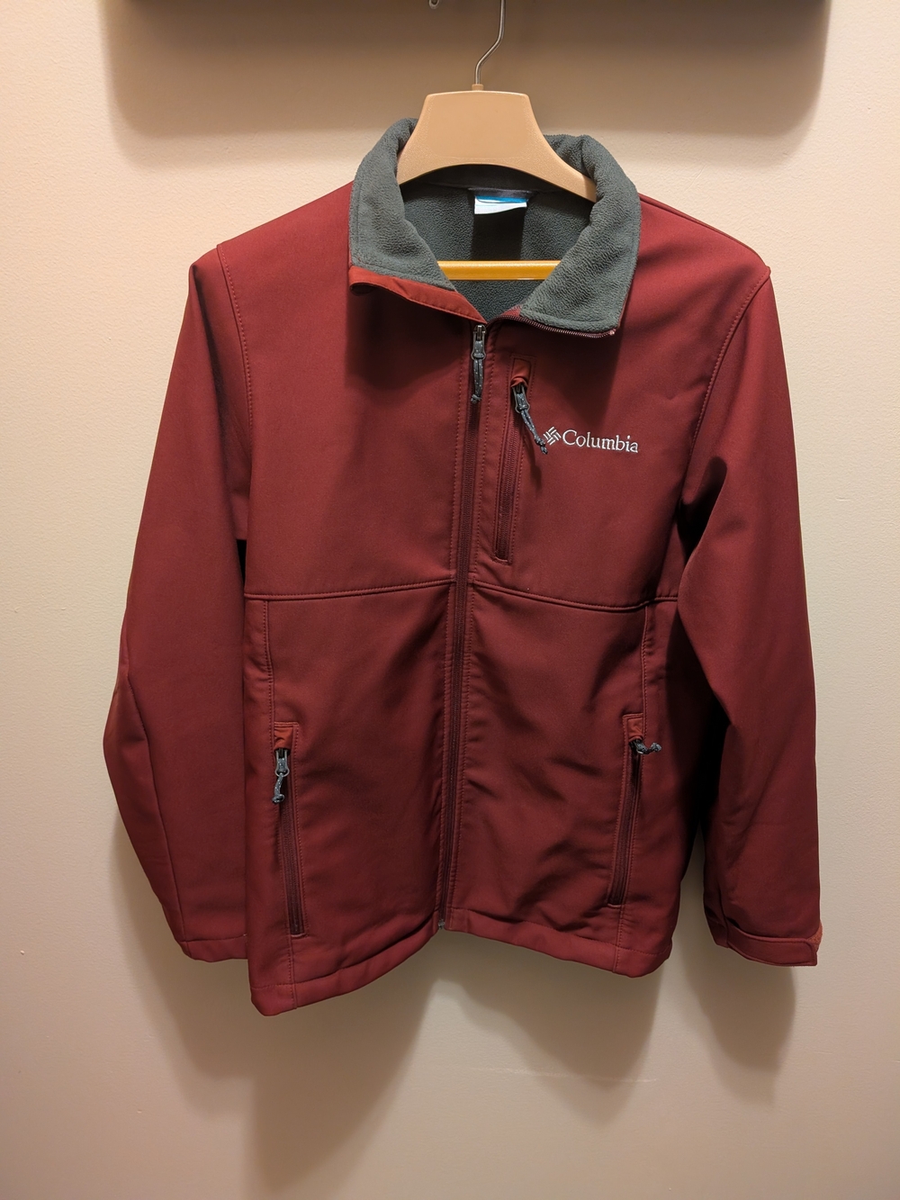 Columbia Men's Red/Burgundy Softshell Jacket